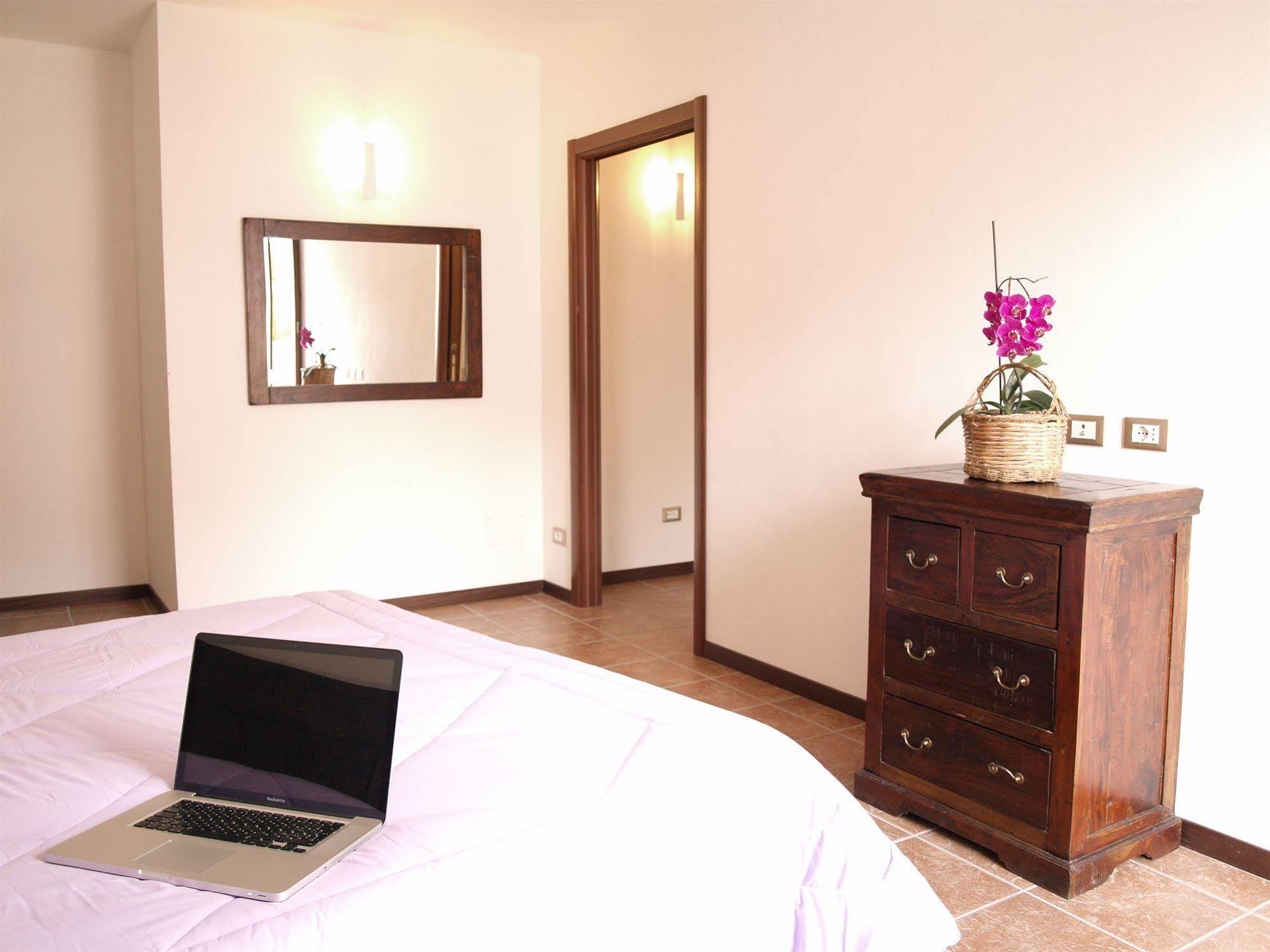 & - Residenza Locci 3*