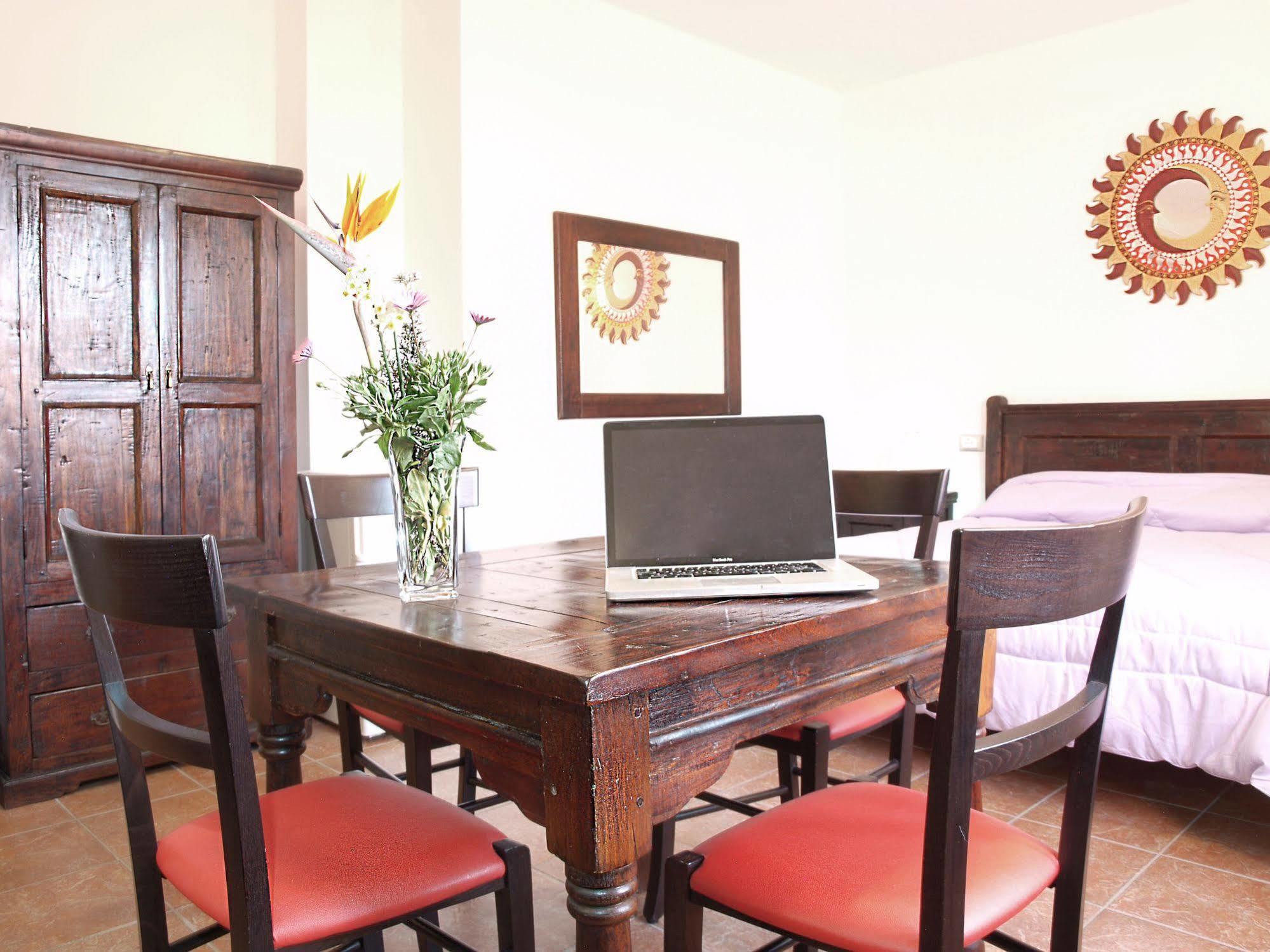 & - Residenza Locci Aparthotel 3*